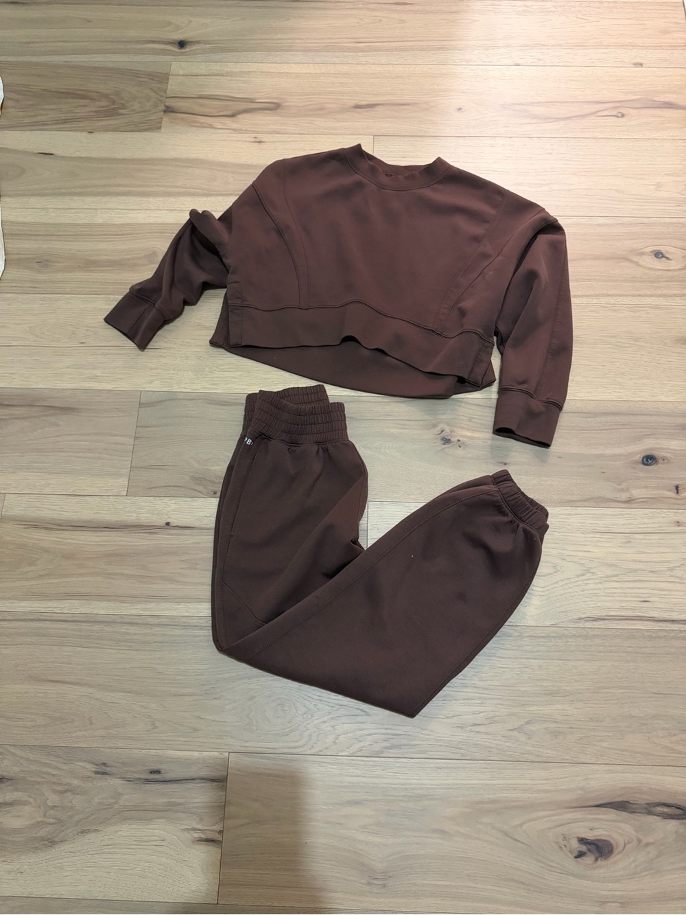 Abercrombie YPB Cropped Brown Sweatshirt & High-Waist Joggers Set